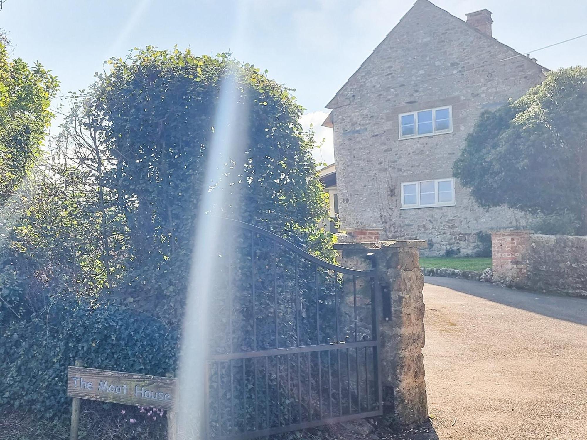 The Moat House Villa Cudworth Exterior foto